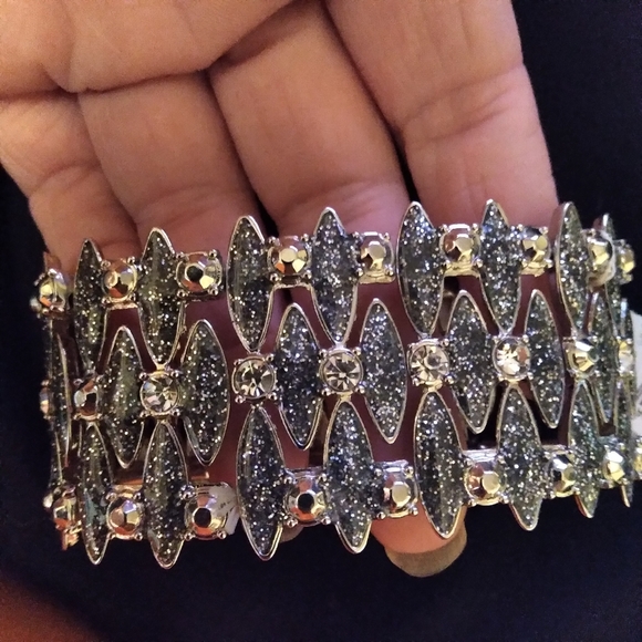 Two sparkly NY&Co bracelets - Picture 5 of 6